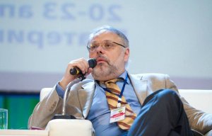 Хазин пояснил, как Россия «спасётся» после мирового обвала экономики