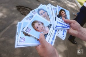 Молодёжь помогает врачам «добрыми бейджами»