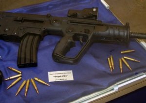 «Укрбракпром»: Зеленский подарил шейху неисправный автомат украинского производства