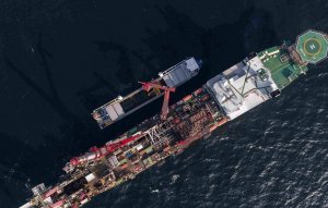 Nord Stream 2 AG запросила у Германии немедленного разрешения на строительство в ее водах (Тем самым компания отреагировала на жалобу со стороны немецких экологических организаций)