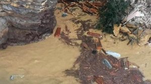 Более 200 гробов оказались в море из-за оползня на кладбище в Италии