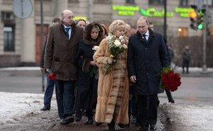Нарусова удивилась, что россиянам не запрещено проводить одиночные пикеты