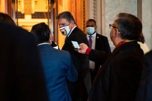 В США сократили пособие по безработице и обложили его налогом