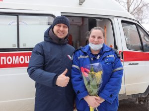 Активисты ОНФ в Коми поздравили женщин Сыктывкара с 8 Марта