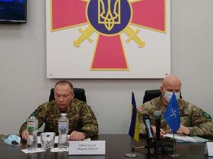 За несколько дней до возможной атаки ВСУ в Донбасс прибыл командующий сухопутными войсками НАТО