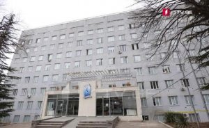 Вакцинация AstraZeneca в Грузии продолжается и после смерти медсестры