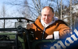 «Нужно было пригласить Байдена»: Читателей Daily Mail восхитил отдых Путина в тайге