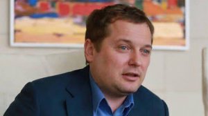 Андрей Волков - руководитель общественной организации ФК «ИнвестоХиллзВеста» незаконно выводит землю в Киеве.