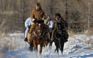 Ранее не публиковавшиеся фотографии с отдыха Путина и Шойгу в 2010 г.