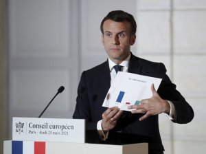 [«Прогулки по воде»] Изнанка «мировых вакцинных войн». Почему Макрон атаковал «Спутник»? Потому что Путин «научился ходить по воде». «Смотрите! Он так делает потому, что не умеет плавать!»