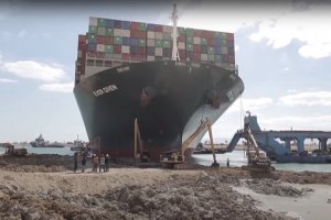 Япония намерена направить экспертов для расследования инцидента в Суэцком канале