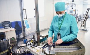 Daily Mail (UK): Меркель и Макрон обсудили с Путиным закупку «Спутника» для ЕС после немецкого запрета AstraZeneca для граждан моложе 60 лет из-за тромбозов (Комментарии читателей)