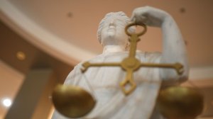 Виновников скандала с издевательской фразой уволили из московского суда