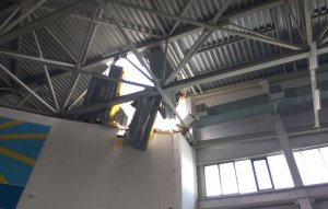В Кирове в легкоатлетическом манеже рухнула крыша во время соревнований (видео)