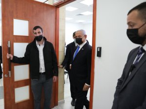 В Израиле начался суд над Нетаньяху: дело может растянуться на годы