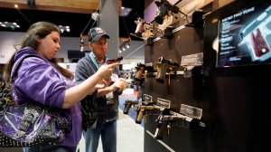 The Hill (USA) В Айове приняли закон, позволяющий приобретать и носить оружие без разрешений и проверок. News4 WSMV Nashville (USA) Новости из Теннесси (english language)