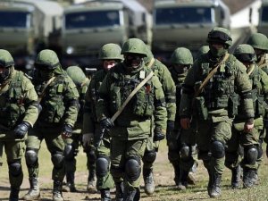 Украина и Россия стягивают войска к непризнанным республикам: диванный расклад