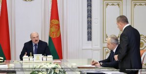 Лукашенко потребовал разобраться с некоммерческими организациями