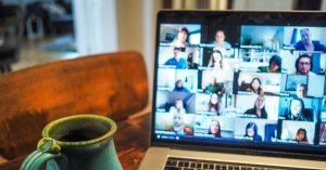 "..... как говорится, свято место пусто не бывает" (В Кремле прокомментировали ограничения на использование Zoom в России)