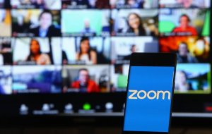 В Zoom заявили о готовности обслуживать клиентов в России и других странах СНГ. Компания продолжит вырабатывать подход к работе в регионе