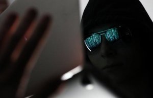 Рос­си­ян пре­ду­пре­ди­ли о круп­ной атаке на счета с по­мо­щью пе­ре­хва­та СМС с ко­да­ми ав­то­ри­за­ции