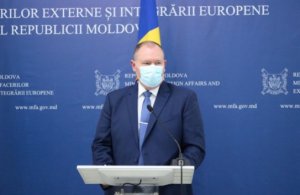 И.о. премьер-министра Молдовы Аурелиу Чокой заявил, что республика не готова пока покупать 500 тыс. доз российской вакцины "Спутник V"