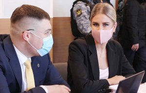 Прокурор просит год исправительных работ для Соболь по делу о проникновении в квартиру   (Любовь Соболь принудительно доставили в суд по делу о проникновении в квартиру )