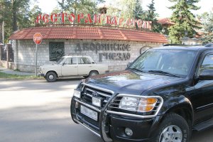 Чиновников стали штрафовать за частные поездки на служебных машинах