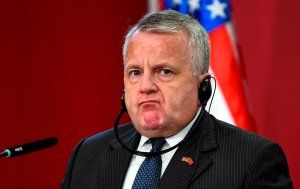 «Придется заставить»: Посол США отказался покинуть Россию, несмотря на рекомендацию МИД