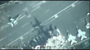 Над американским авианосцем пролетели иранские беспилотники и засняли корабль