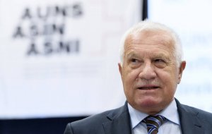 Экс-президент Чехии заявил, что ему стыдно из-за действий Праги в отношении Москвы  (Вацлав Клаус отметил, что эти действия говорят о неспособности Чехии "иметь осмысленную внешнюю политику")