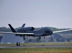 Американский беспилотник попал под атаку вблизи российской границы    (Дрон подал сигнал SOS по неизвестным причинам)