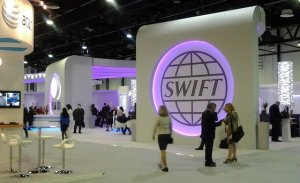 Европарламент внес отключение России от SWIFT в проект резолюции