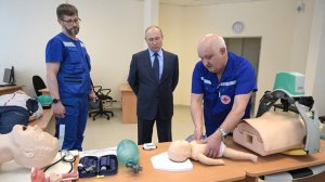 На встрече с Путиным врач рассказал о своей высокой зарплате. Профсоюз медиков назвал это «игрой на публику»