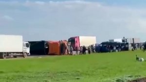 На Ставрополье автобус с детьми столкнулся с грузовиком    (В результате ДТП погибли шесть детей, сообщили в ГИБДД России)