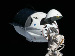Корабль Crew Dragon приводнился в Атлантическом океане