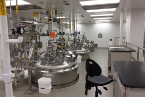 Сотрудники Eli Lilly обвинили руководство завода в изменении документов для FDA