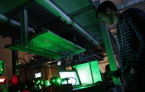 [1:80] Российский квантовый симулятор МФТИ впервые за два часа решил сложную физическую задачу. На ее просчет обычный суперкомпьютер потратил около недели