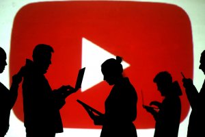 Роскомнадзор предупредил о возможном замедлении трафика Facebook и YouTube
