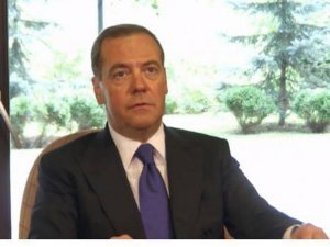 [Антипрививочник трепещи!] Медведев допустил введение обязательной вакцинации от коронавируса Материал с сайта https://www.vedomosti.ru/society/news/2021/05/19/870381-medvedev-dopustil-vvedenie-obyaza