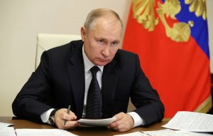 [«С мечом и от меча»] Путин: «Все нас хотят где-то укусить или чего-то от нас откусить. Но они должны знать - те, кто собираются это сделать - что мы зубы выбьем всем, так чтобы они не могли кусаться»