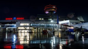 Зеленский поручил закрыть авиасообщение Украины с Беларусью