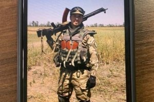 Лукашенко разрешил представителям ЛНР допросить Протасевича  (В разрушенном аэропорту в ЛНР повесили объявления о розыске Протасевича)