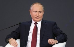 Путин заявил, что прокладка труб первой нитки "Северного потока - 2" успешно завершена