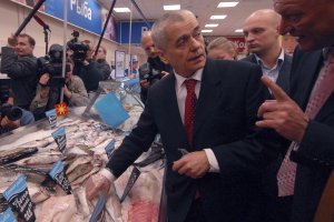 Онищенко предложил вслед за Nestle "разобраться" с McDonald’s