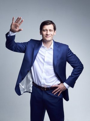 [Скатертью дорога] Дмитрий Гудков покинул Россию из-за уголовного преследования