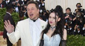 Девушка Илона Маска выступила за коммунизм без колхозов