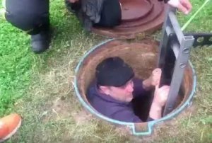 Москвич оказался в коллекторе из-за мести тещи