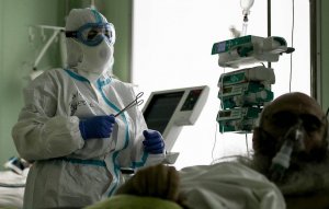 В России за сутки выявили 11 699 заразившихся коронавирусом. Это максимум с 24 февраля. Прирост составил 0,23%