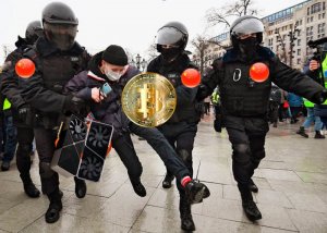 В Китае начались массовые аресты майнеров – фермы закрываются, а хешрейт Биткоина упал на 25%